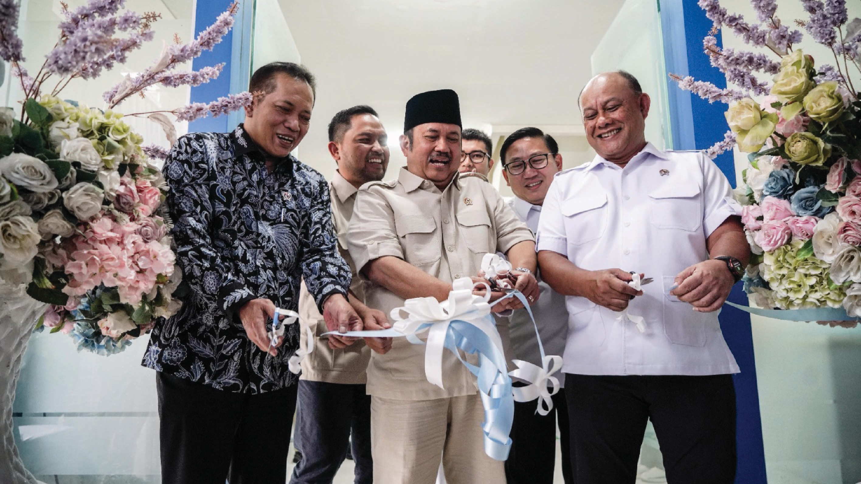 Susu Menu Favorit MBG! Kepala BGN Bener Meriah Launching Rumah Susu